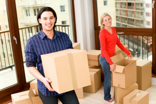 Packing and moving boxes for a Burntoak man with van service